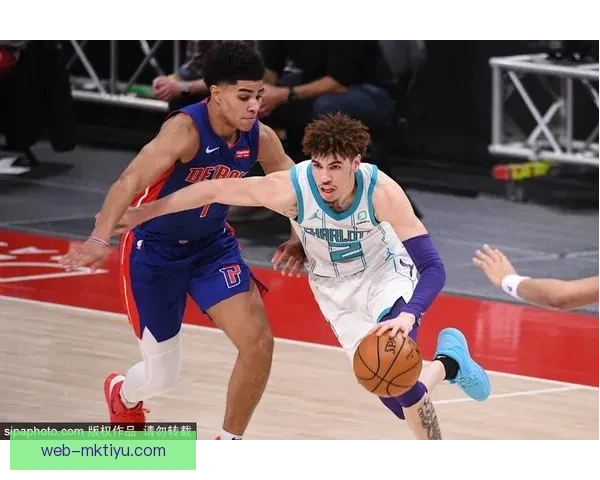 三球夏洛特市中心遭车祸幸无碍